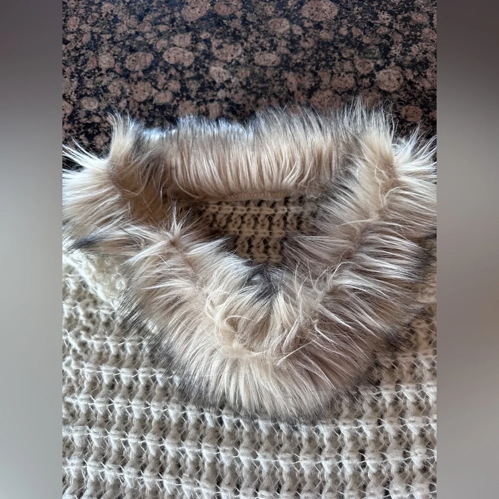 Mossimo Stretchy Shawl | One Size Cozy Wrap w/ Faux Fur Trim